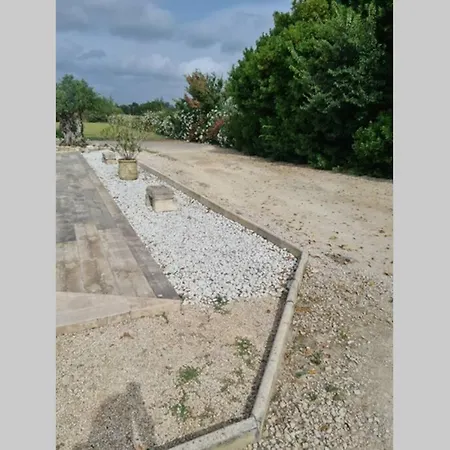 Villa Fourques Dans Le Gard A La Campagne *